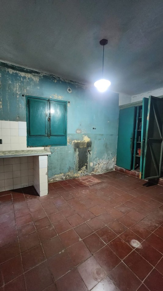 CASA EN VENTA EN CALLE ILLIA (a reciclar)