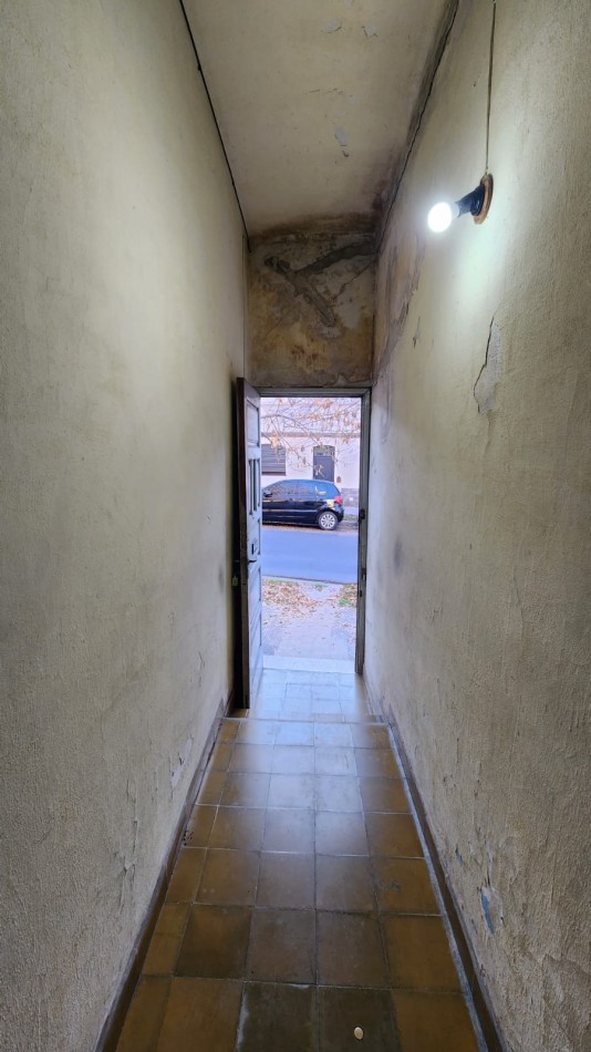 CASA EN VENTA EN CALLE ILLIA (a reciclar)