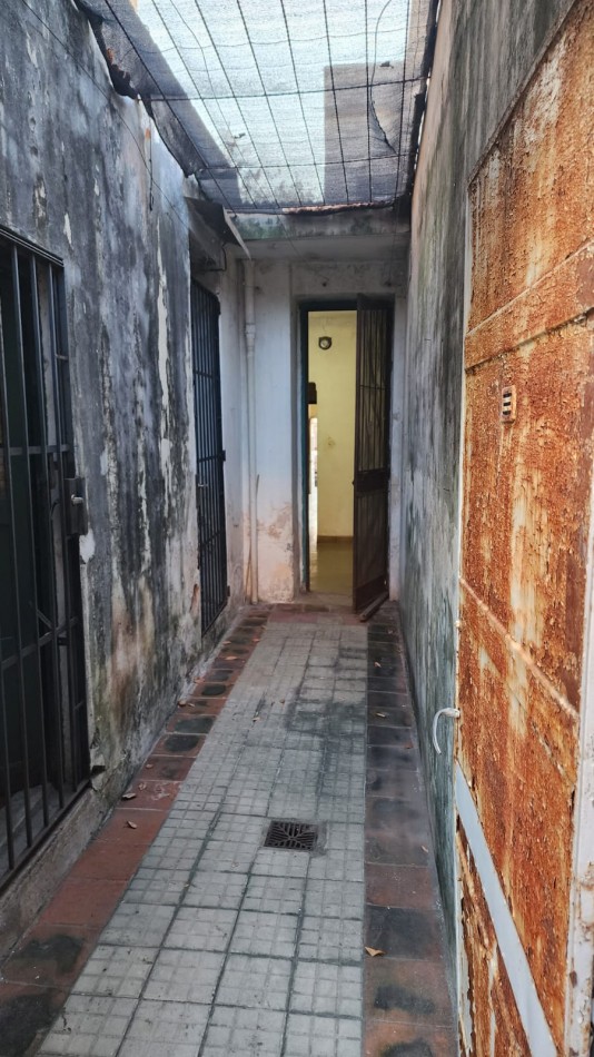 CASA EN VENTA EN CALLE ILLIA (a reciclar)