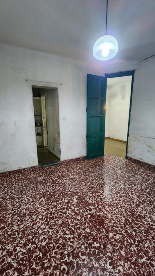 CASA EN VENTA EN CALLE ILLIA (a reciclar)