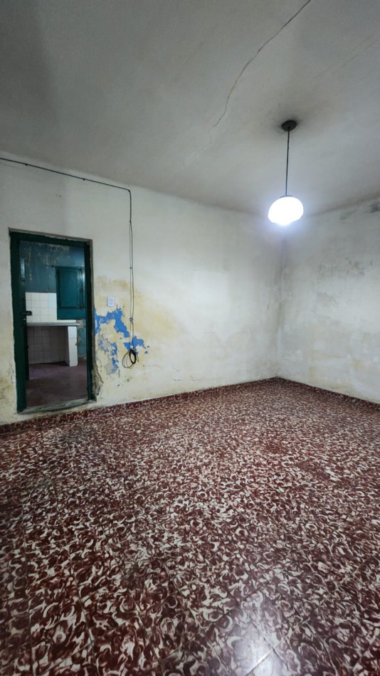 CASA EN VENTA EN CALLE ILLIA (a reciclar)
