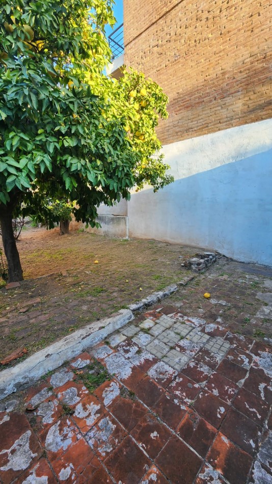 CASA EN VENTA EN CALLE ILLIA (a reciclar)