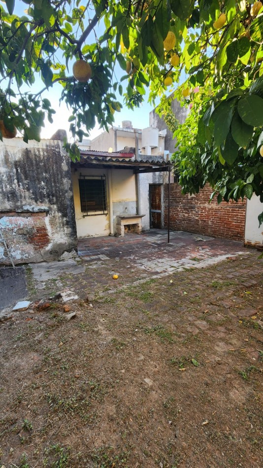 CASA EN VENTA EN CALLE ILLIA (a reciclar)