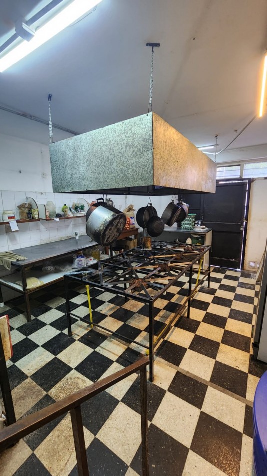 Oportunidad Local Comercial Doble sobre Av. Almafuerte - Ideal Gastronomia e Inversion