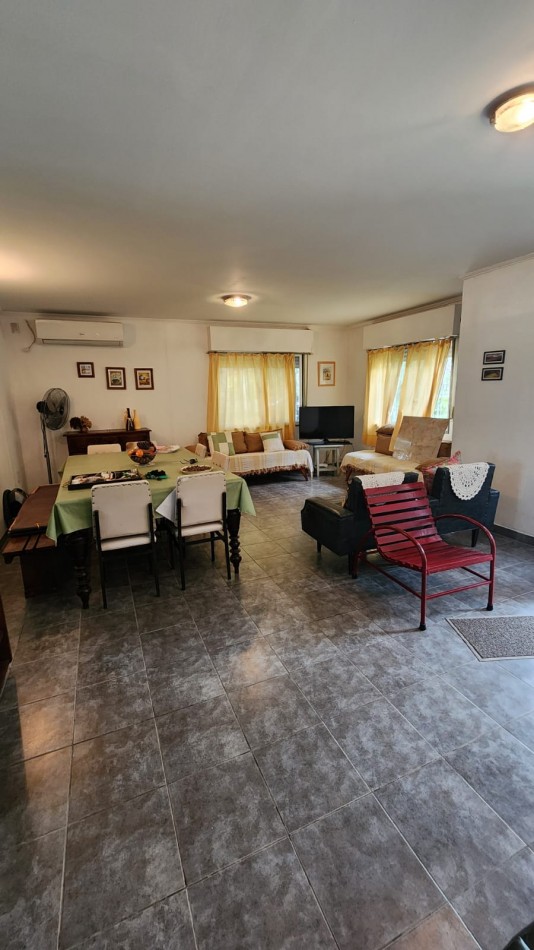 CASA EN VENTA EN VILLA URQUIZA EN AMPLIO LOTE 