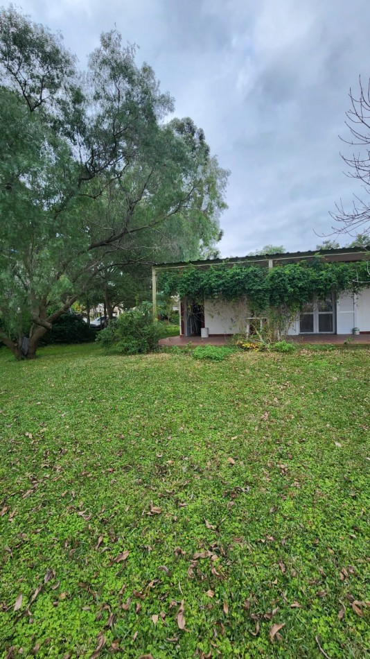 CASA EN VENTA EN VILLA URQUIZA EN AMPLIO LOTE 