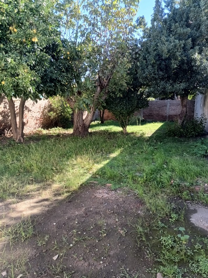 CASA A LA VENTA EN CALLE GOBERNADOR QUIROZ 1156