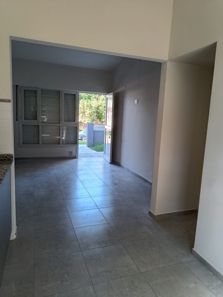 CASA A LA VENTA EN CALLE GOBERNADOR QUIROZ 1156