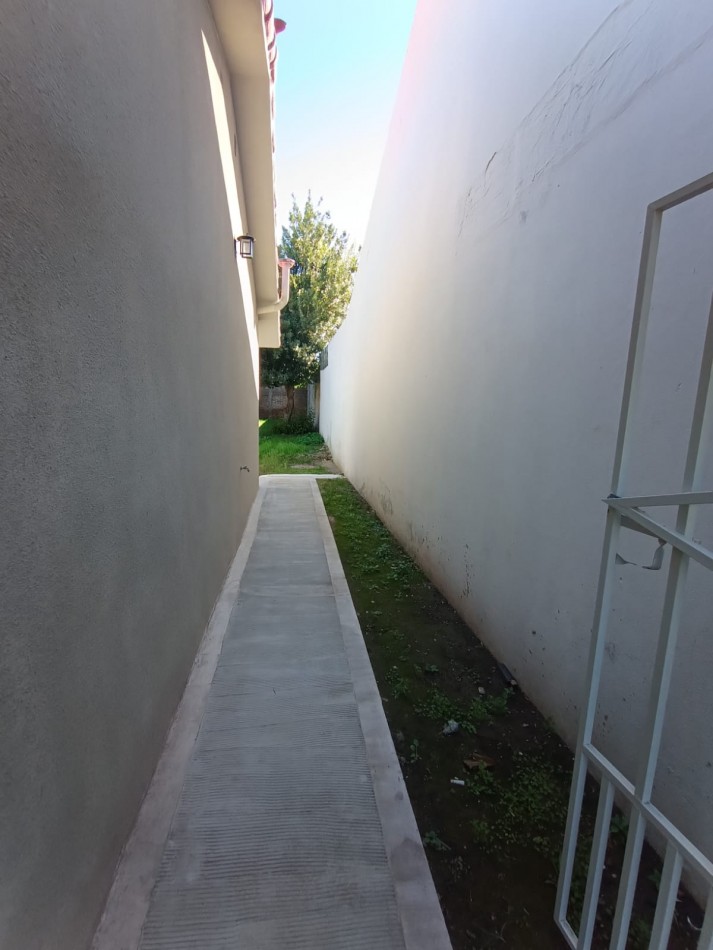 CASA A LA VENTA EN CALLE GOBERNADOR QUIROZ 1156