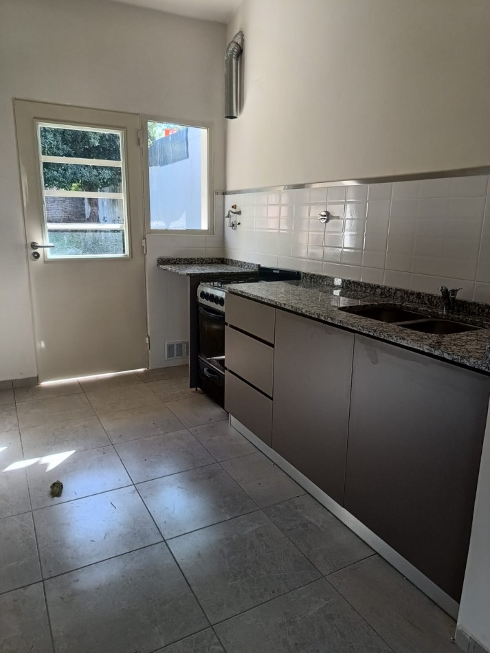 CASA A LA VENTA EN CALLE GOBERNADOR QUIROZ 1156