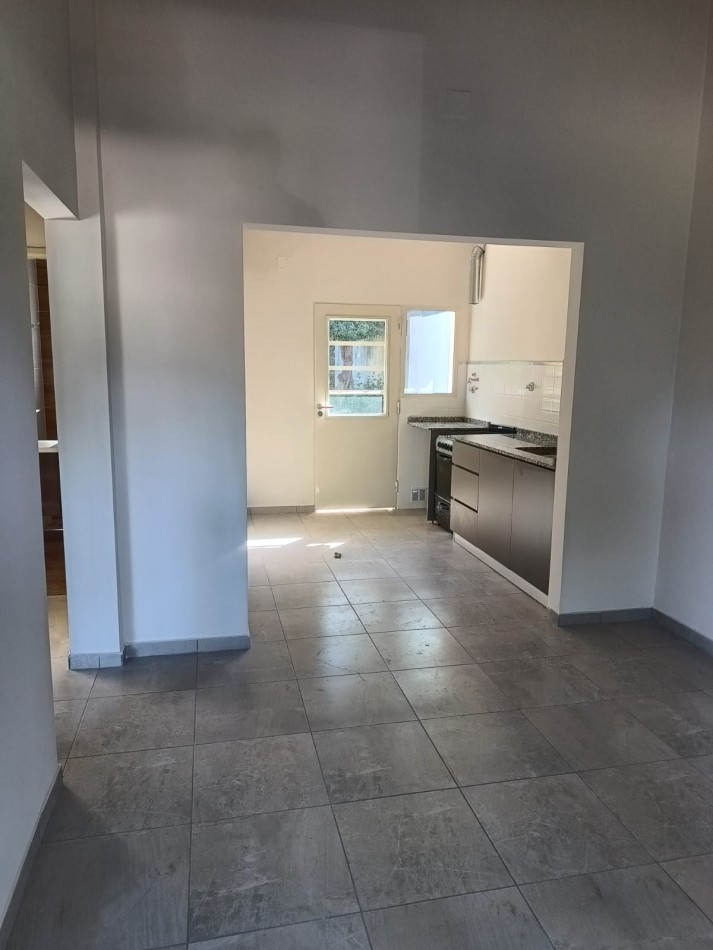 CASA A LA VENTA EN CALLE GOBERNADOR QUIROZ 1156