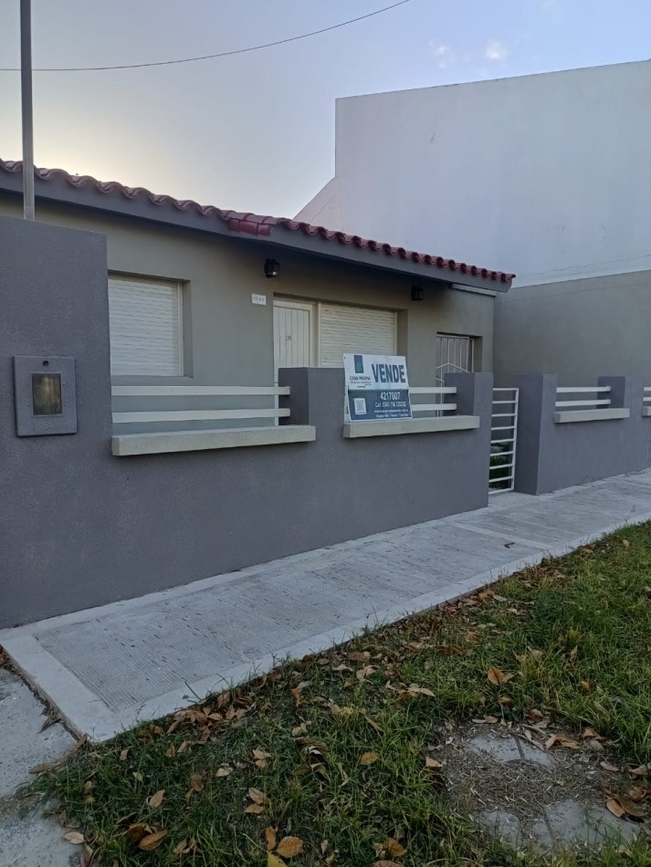CASA A LA VENTA EN CALLE GOBERNADOR QUIROZ 1156