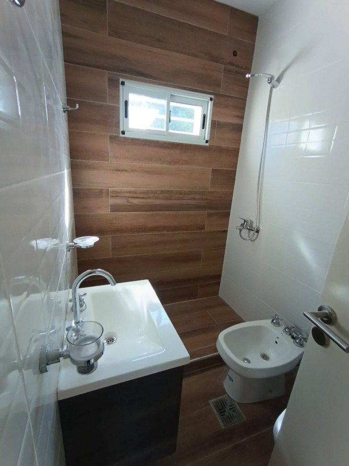 CASA A LA VENTA EN CALLE GOBERNADOR QUIROZ 1156