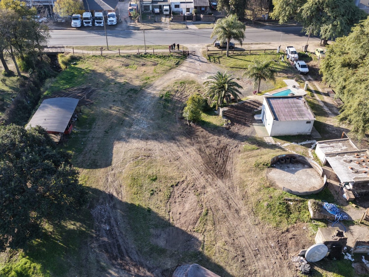 AMPLIO LOTE CON OFICINA Y DEPOSITO EN ALQUILER O VENTA EN AVENIDA ALMAFUERTE