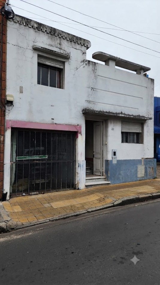 CASA A LA VENTA A RECICLAR EN CALLE PELLEGRINI