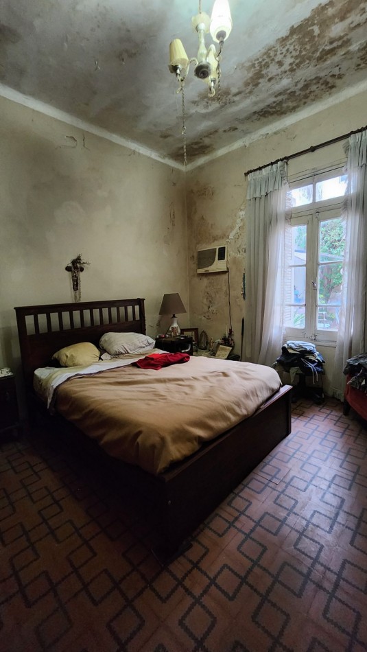 CASA A LA VENTA A RECICLAR EN CALLE PELLEGRINI