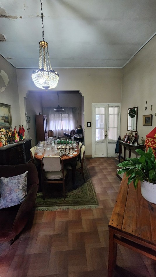 CASA A LA VENTA A RECICLAR EN CALLE PELLEGRINI
