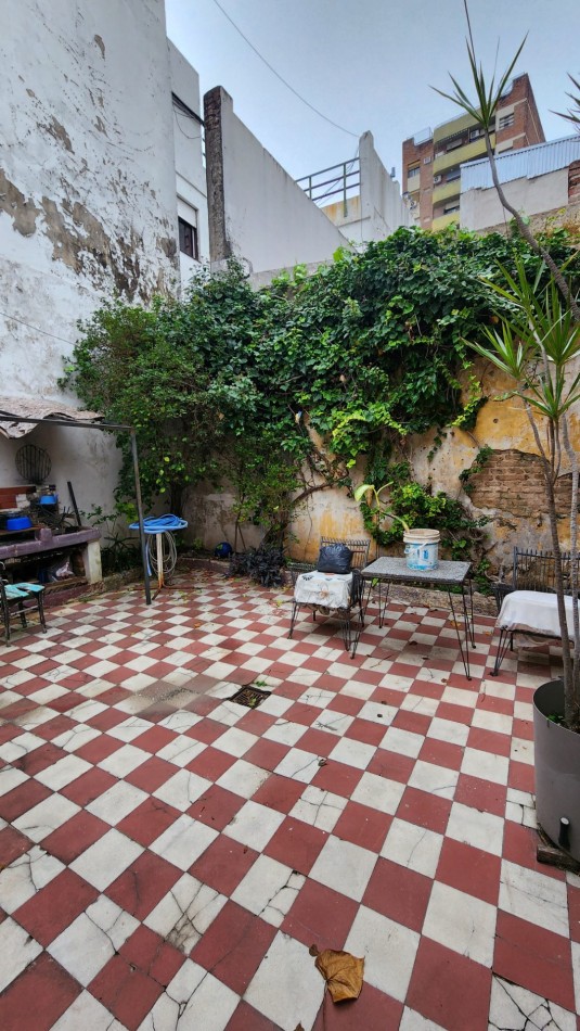 CASA A LA VENTA A RECICLAR EN CALLE PELLEGRINI