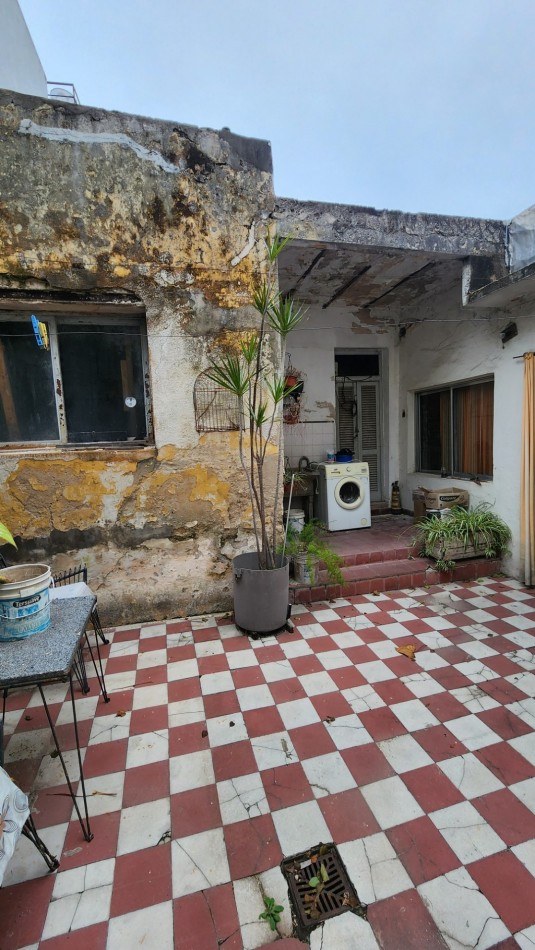 CASA A LA VENTA A RECICLAR EN CALLE PELLEGRINI