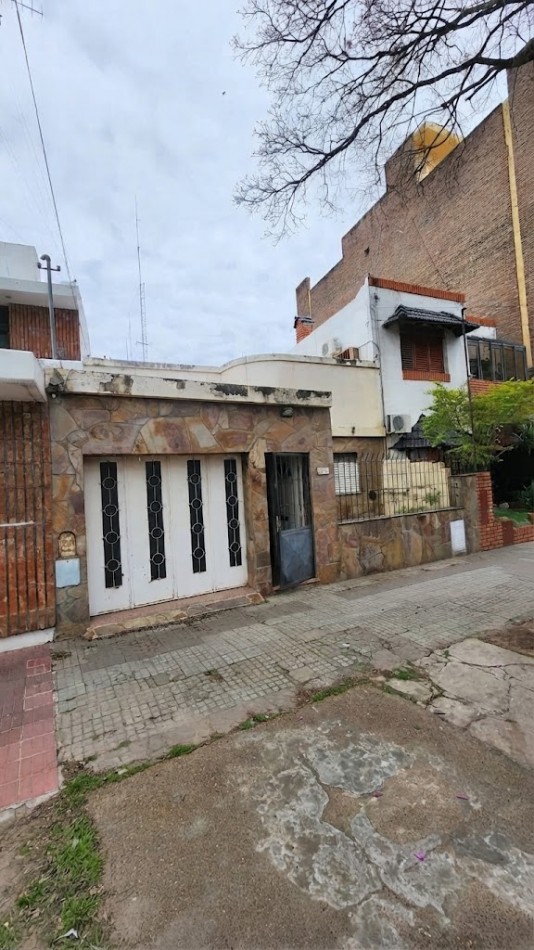 CASA A LA VENTA A RECICLAR EN CALLE 25 DE MAYO