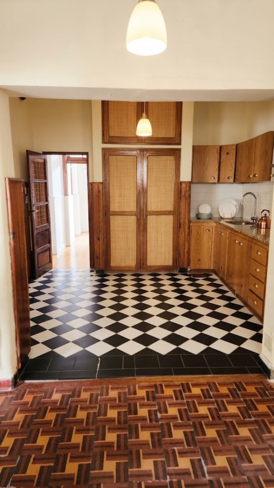 CASA A LA VENTA A RECICLAR EN CALLE 25 DE MAYO