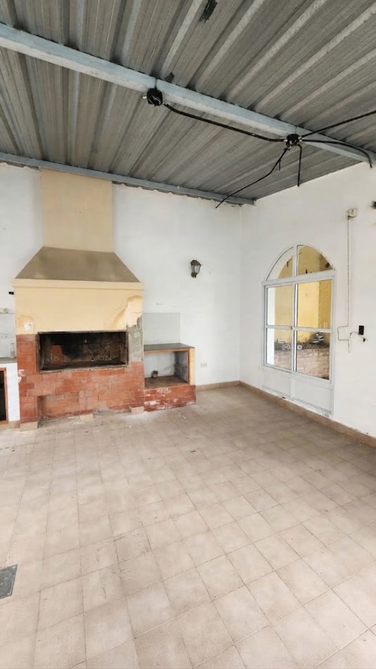 CASA A LA VENTA A RECICLAR EN CALLE 25 DE MAYO