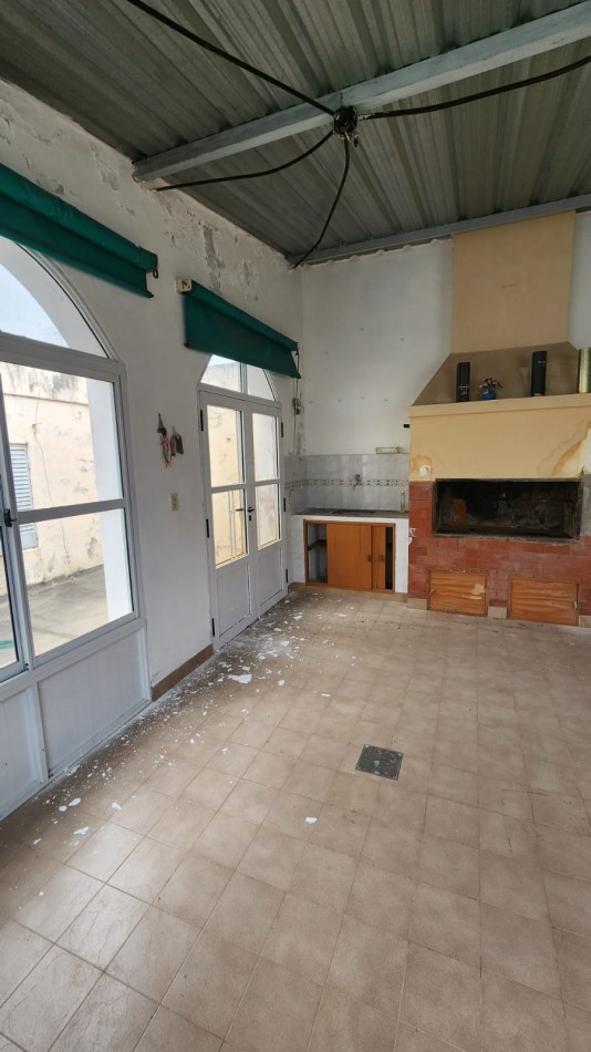 CASA A LA VENTA A RECICLAR EN CALLE 25 DE MAYO