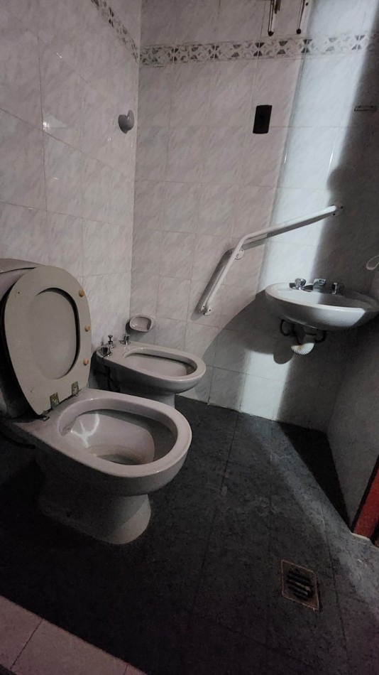 CASA A LA VENTA A RECICLAR EN CALLE 25 DE MAYO