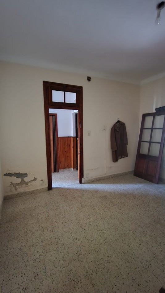 CASA A LA VENTA A RECICLAR EN CALLE 25 DE MAYO