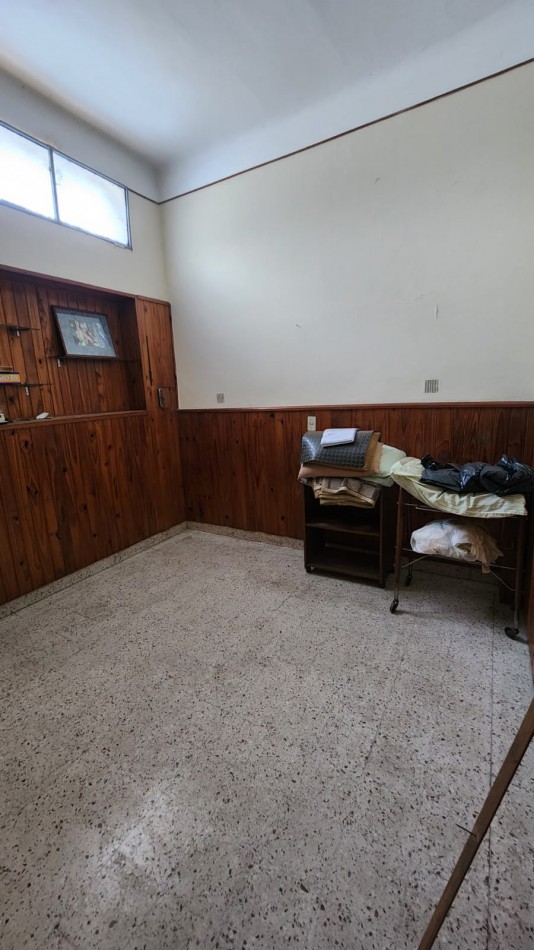 CASA A LA VENTA A RECICLAR EN CALLE 25 DE MAYO