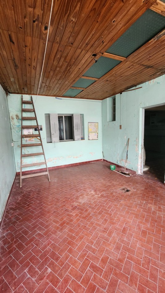 CASA A LA VENTA A RECICLAR EN CALLE 25 DE MAYO