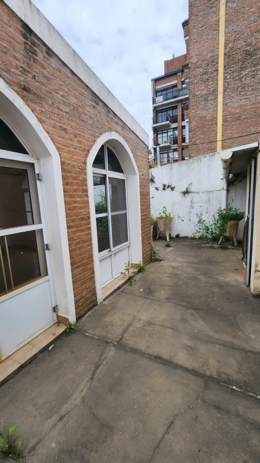 CASA A LA VENTA A RECICLAR EN CALLE 25 DE MAYO