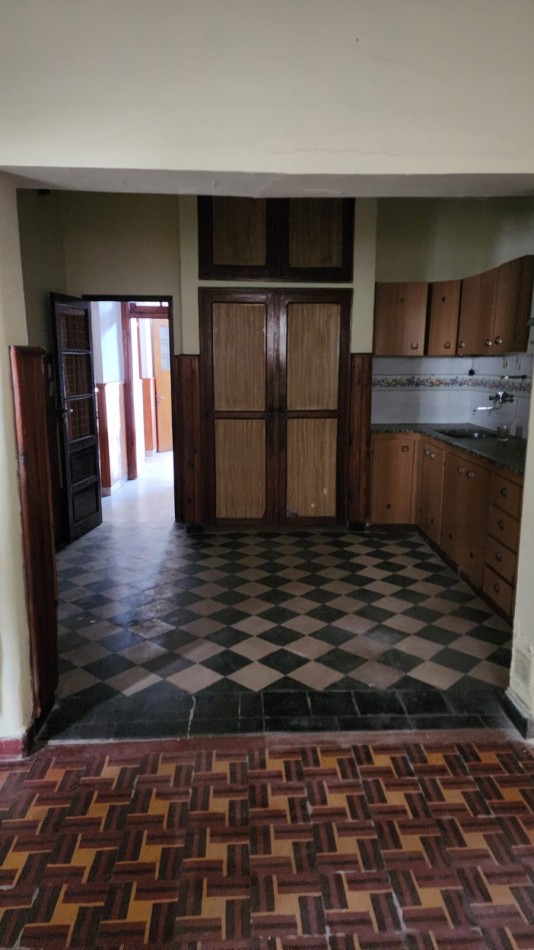 CASA A LA VENTA A RECICLAR EN CALLE 25 DE MAYO