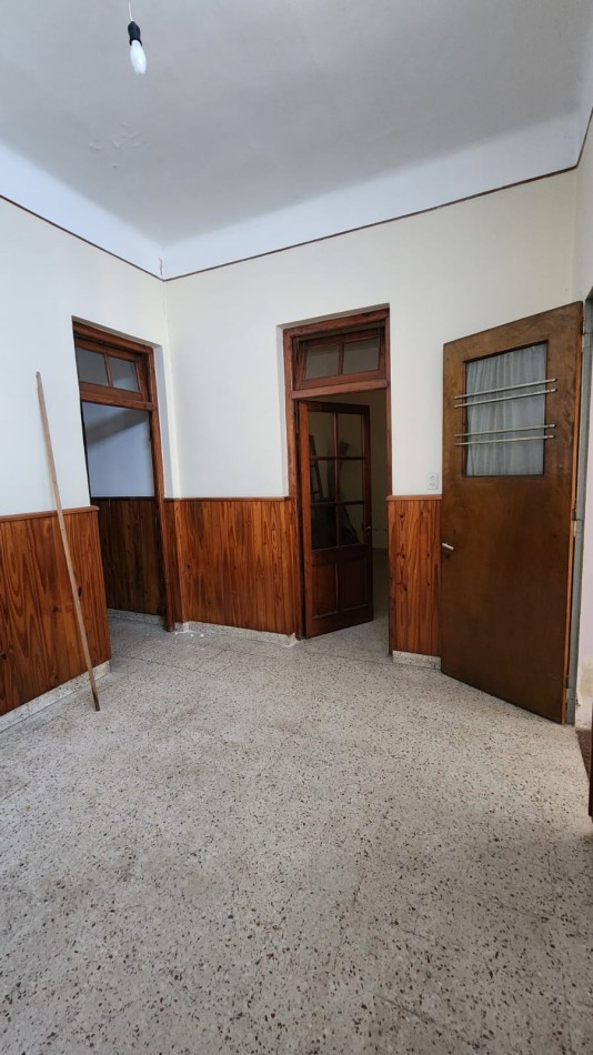 CASA A LA VENTA A RECICLAR EN CALLE 25 DE MAYO