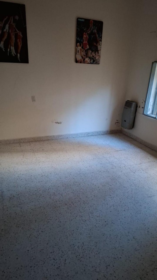 CASA A LA VENTA A RECICLAR EN CALLE 25 DE MAYO