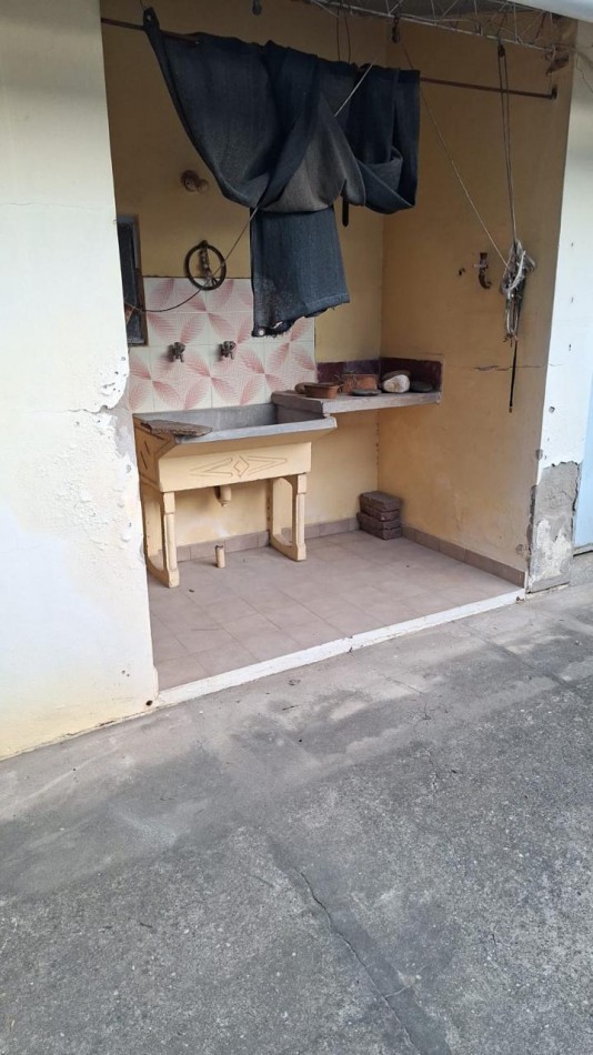 CASA A LA VENTA A RECICLAR EN CALLE 25 DE MAYO