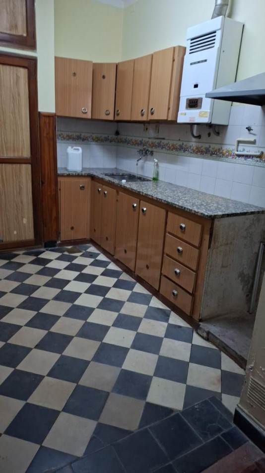 CASA A LA VENTA A RECICLAR EN CALLE 25 DE MAYO