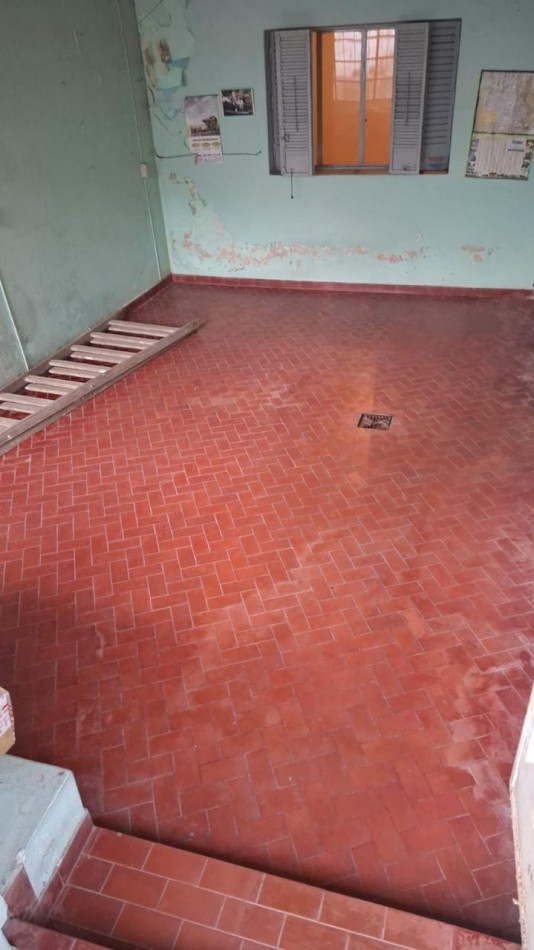 CASA A LA VENTA A RECICLAR EN CALLE 25 DE MAYO