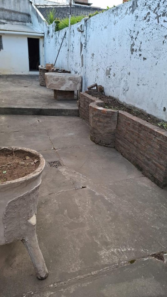 CASA A LA VENTA A RECICLAR EN CALLE 25 DE MAYO