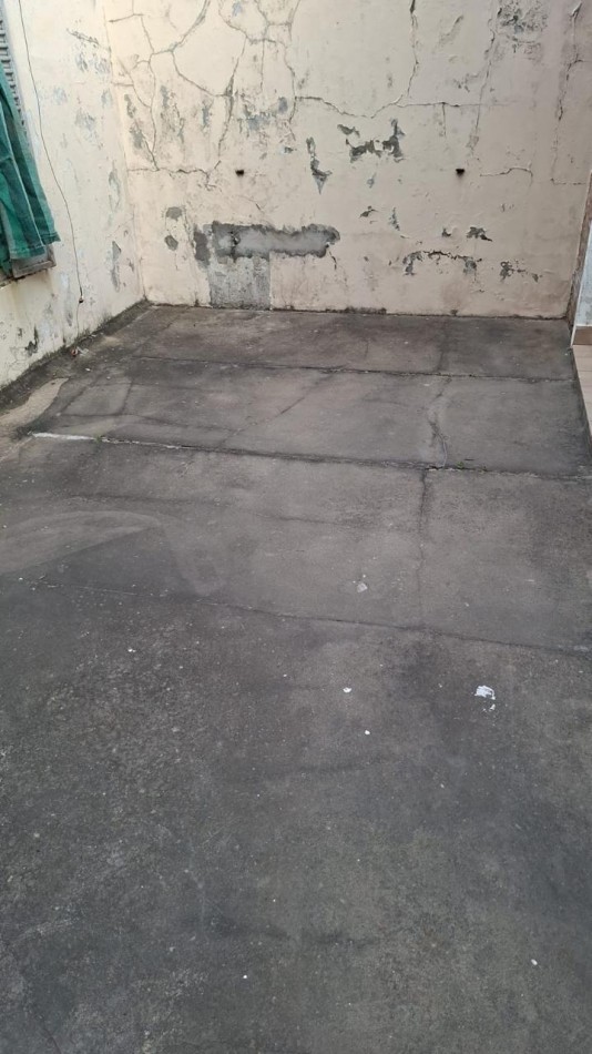 CASA A LA VENTA A RECICLAR EN CALLE 25 DE MAYO