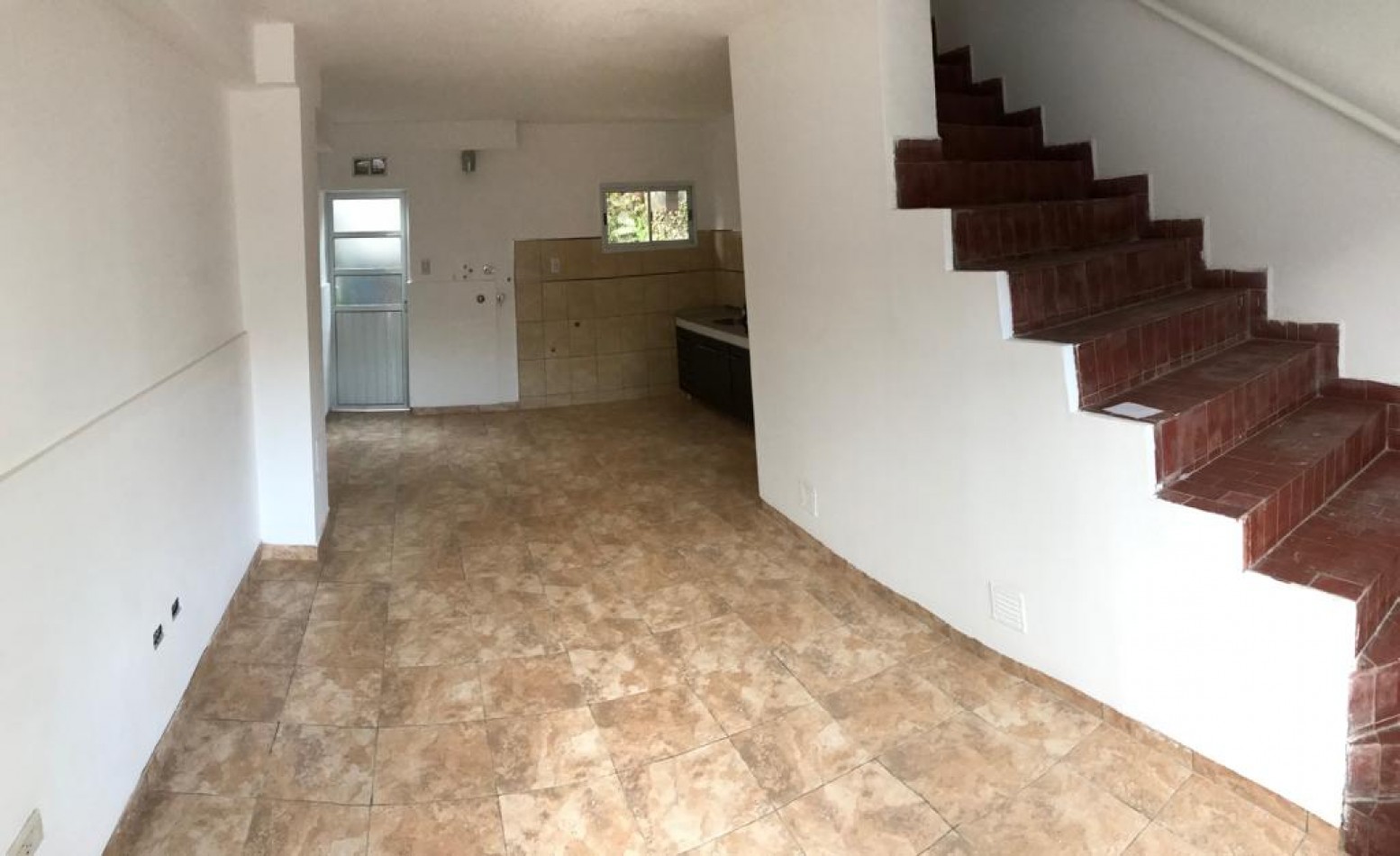 DUPLEX EN ALQUILER EN CALLE ILLIA 6621