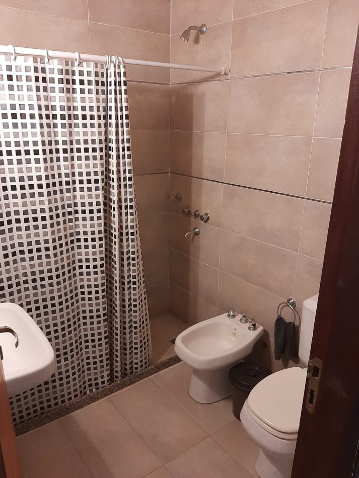 DEPARTAMENTO EN ALQUILER EN PLANTA BAJA EN CALLE CARBO 947