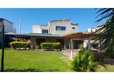 CASA A LA VENTA EN CALLE EL GUAYACAN 