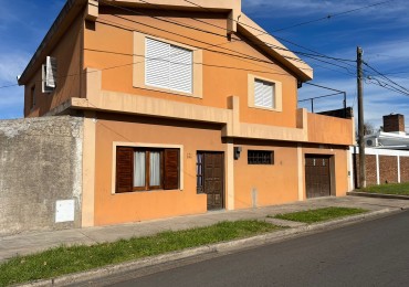 Casa de 2 plantas, 2 cocheras, patio y terraza. Zona Provincias Unidas y Division de los Andes