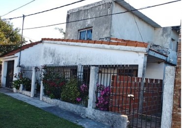 CASA A REFACCIONAR EN CALLE MAESTRO NORMAL CASI DON BOSCO