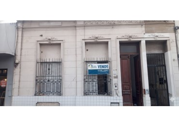 CASA EN VENTA A RECICLAR EN CALLE BELGRANO  152