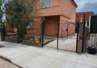 CASA EN VENTA DE 3 DORMITORIOS EN BARRIO AATRA III