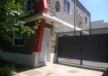 ALQUILO DUPLEX EN CALLE TOLEDO (zona Tibiletti y Ovidio Lagos)