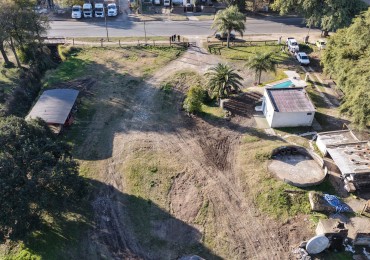 AMPLIO LOTE CON OFICINA Y DEPOSITO EN ALQUILER O VENTA EN AVENIDA ALMAFUERTE